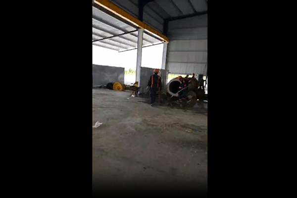 离心式制管机生产现场